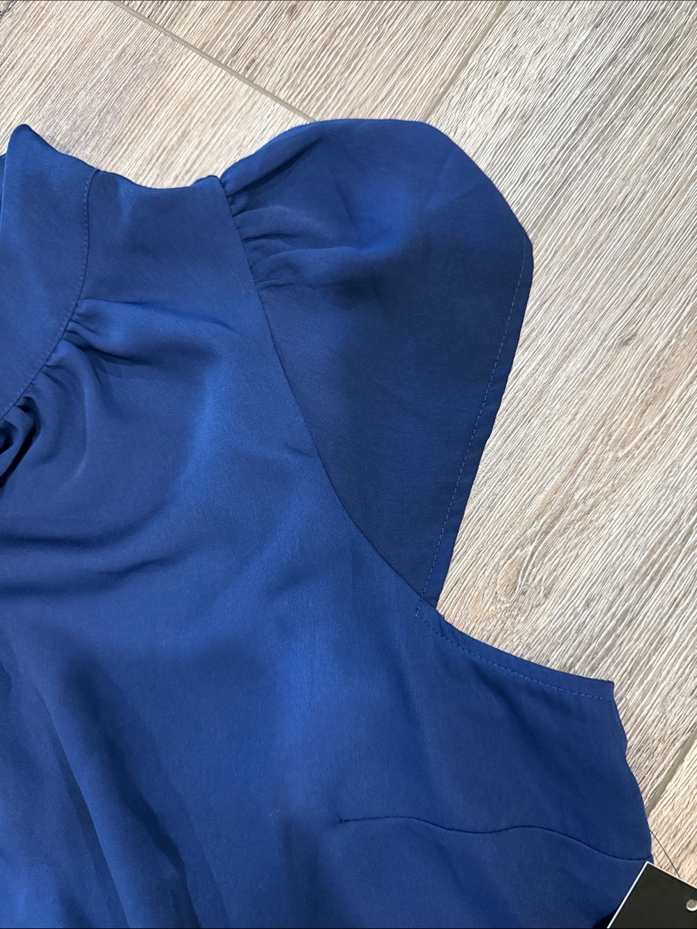 Pretty Blue Top - Picture 3 of 4
